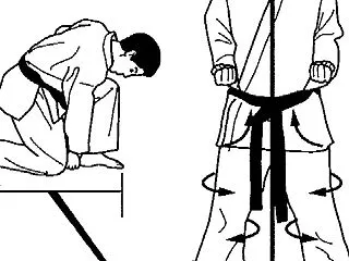 初動「扇受け」に見る内八字立ちの骨盤逆三…