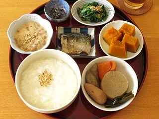 塩鯖、煮物、南瓜のたいたん、ほうれん草の…