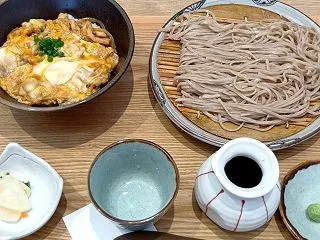 八兆庵で丼ものを食べない事はできないんだ…