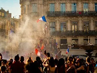 ちょっと前からフランスでデモが起きていま…