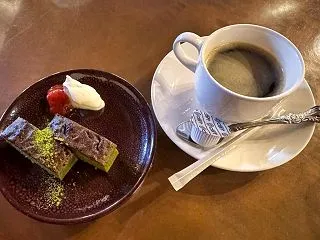 ここはまさに秘密基地【ぎおん石 喫茶室】…