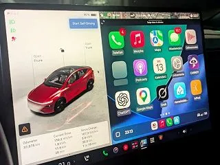 テスラ画面でApple CarPlayと…