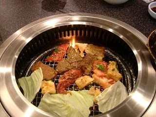 ▽焼肉のたれには大量の糖類や水あめが含ま…