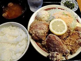 定食屋仁亭の鶏唐揚げ定食（山形市）