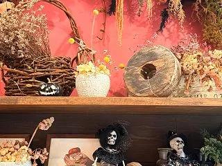 店内も少しずつハロウィンの装いになってき…