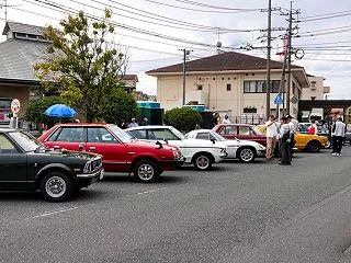昭和の車の展示会（10/４）30台のクラ…