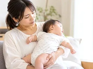 赤ちゃんの向き癖と反り返りは関係ある？抱…