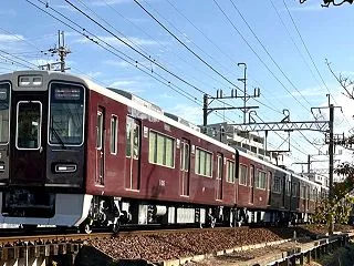 阪急武庫之荘朝ラッシュ ラッピング列車2…