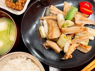 鶏軟骨と白ネギのレモン塩胡椒炒め