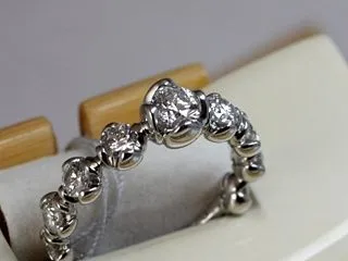 和の趣と個性的なデザインが魅力の婚約指輪