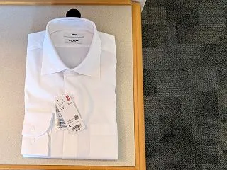 白・UNIQLO スーパーノンアイロンス…