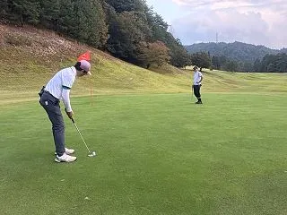 パットが入らない原因は向き｜ボールの線は…