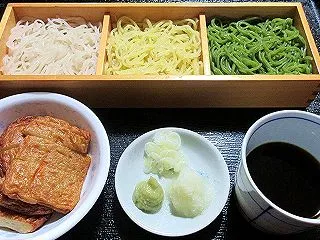 今日の昼そば(三色そば)