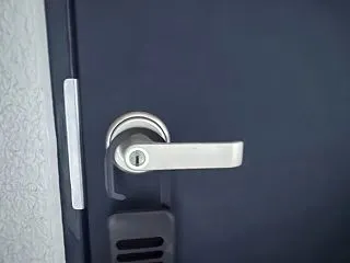 あまり見かけない握り玉錠のレバーハンドル…