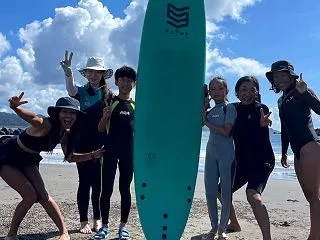 【サーフィンスクール】キラッキラの海で♡…