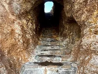 青森県深浦町にある「大岩」へ
