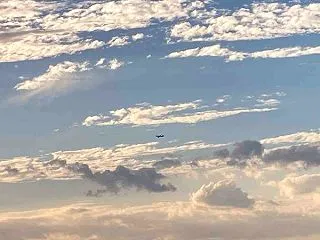 今日も松山空港に遊ぶ 空は秋の雲