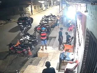 ブラジルにてバーで男性が襲われ…
