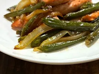 鮭とインゲンのバタポン炒め