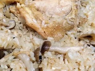 夜は、鶏ときのこのパエリア！