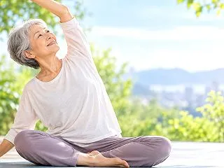 歳をとっても始められるヨーガ＝身体・呼吸…