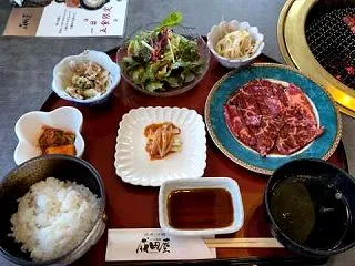 「成田屋」の焼肉定食と アイスコーヒー