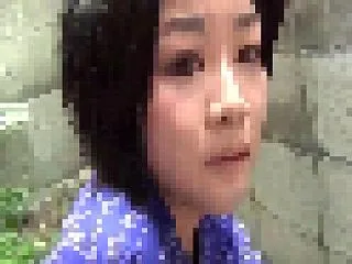 【色気満点】浴衣で排便中な美女のパンツ染…