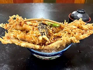 ■アナゴ丼を食べに市場へ