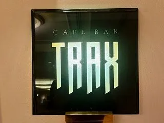 新橋 カフェバー・トラックス