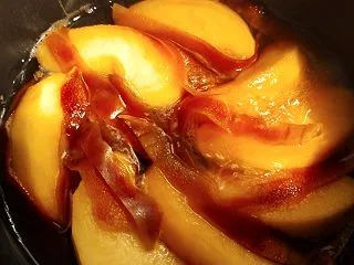 ヨーグルトケーキ、りんごのコンポート
