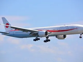 関西空港で政府専用機(80-1119)を…