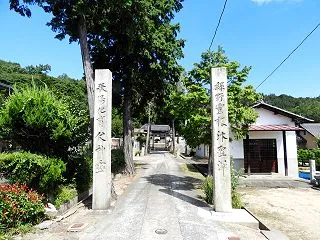 八幡宮から見上げる「聖なる山」へ！