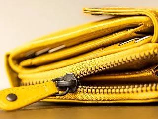 お財布をフリフリして、金運アップ！！