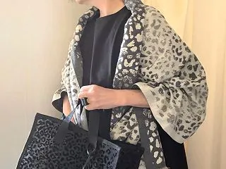 ストールにもマフラーにもなる！ 裏表リバ…