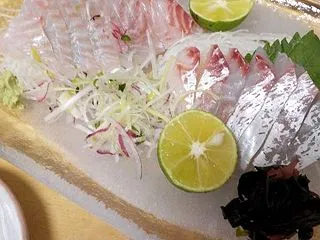 真鯛のお造り、お惣菜の夕食とダイソーのガ…