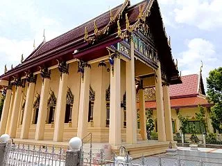 戦の罪を償うために建てたお寺：ワット ア…