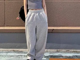 ユニクロのスウェット、流行りすぎて令和女…