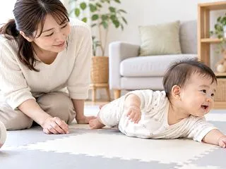 赤ちゃんの向き癖で寝返りが片側だけ：様子…