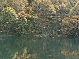 御射鹿池（みしゃかいけ）