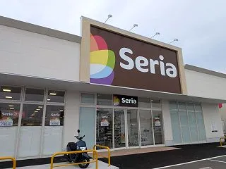 「Seria 松山三津店」がラ・ムーの敷…
