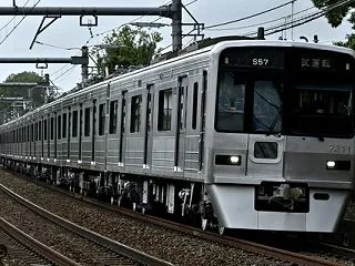 北総鉄道7300形 無塗装で出場 24日…