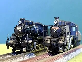 KATOの「C50形」と「C56形」を並…