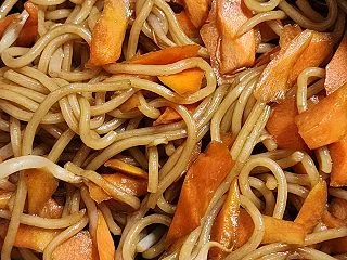 【焼そば】人参とソースの相性とは？