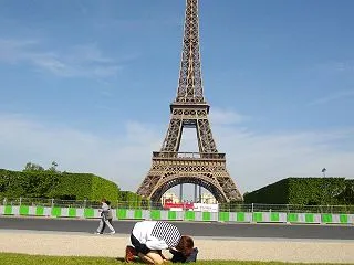 【ビュノ＝エール通り】エッフェル塔を望む…