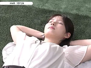北川莉央アナ、寝っ転がっている乳の膨らみ…