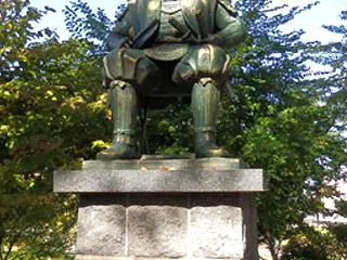 三八城公園の殿様と紅葉 八戸