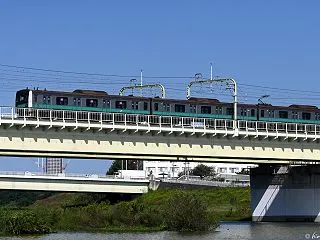 多摩川橋梁のE233系2000番台
