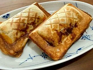 ホットサンドの中身は、アルモンデ！
