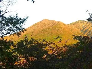 ★黄金色の黒尾谷岳★
