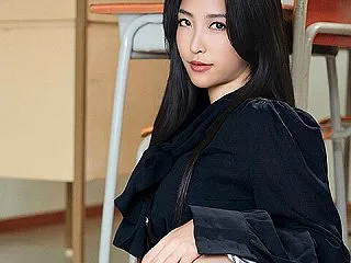 タイトスカートの痴女教師が問題児を美脚責…